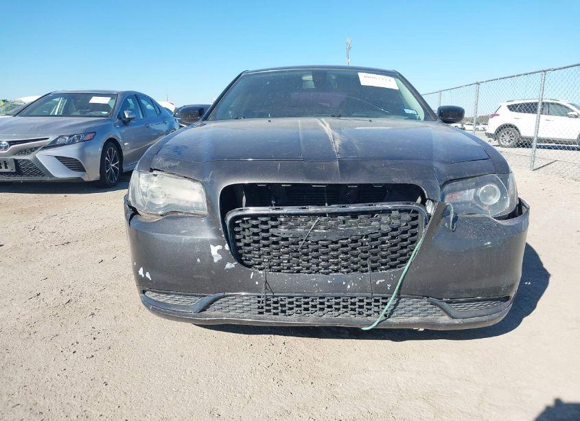 Photo 13 of 2019 Chrysler 300 TOURING (VIN 2C3CCAAG2KH609891)