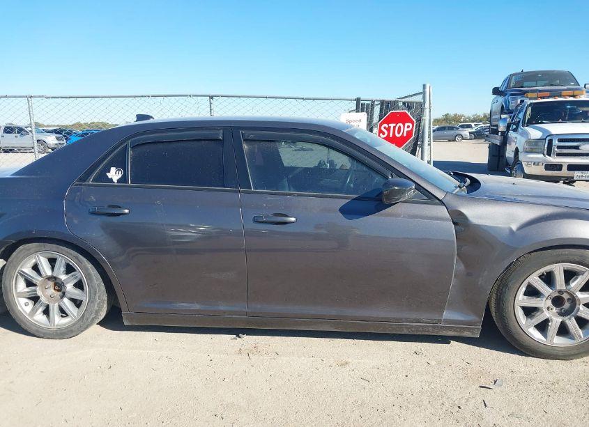 Photo 14 of 2019 Chrysler 300 TOURING (VIN 2C3CCAAG2KH609891)