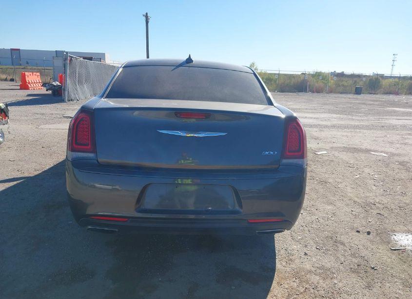 Photo 17 of 2019 Chrysler 300 TOURING (VIN 2C3CCAAG2KH609891)
