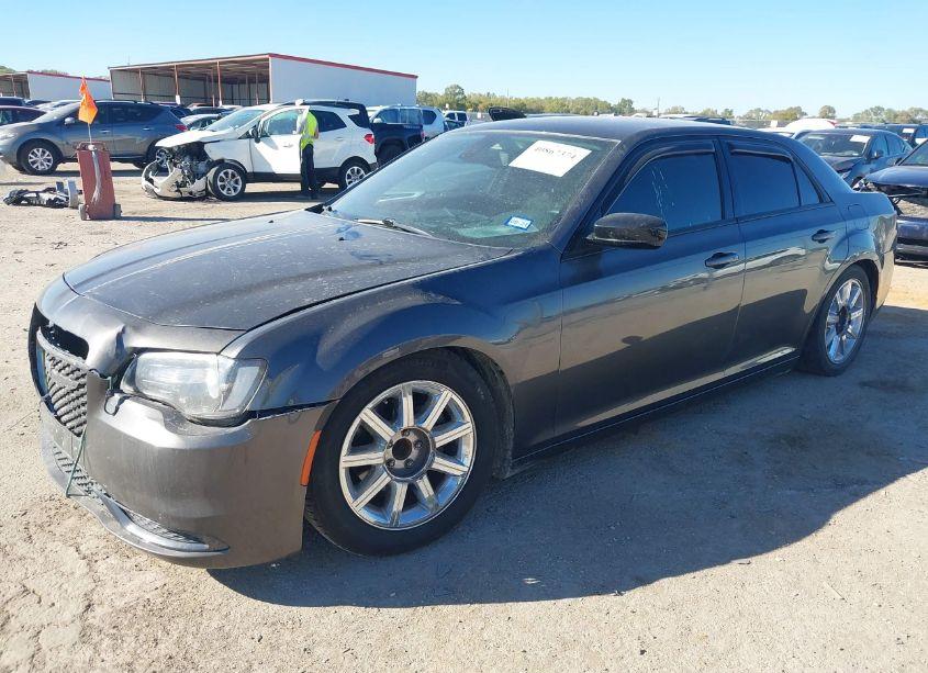 Photo 2 of 2019 Chrysler 300 TOURING (VIN 2C3CCAAG2KH609891)