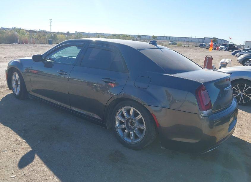 Photo 3 of 2019 Chrysler 300 TOURING (VIN 2C3CCAAG2KH609891)