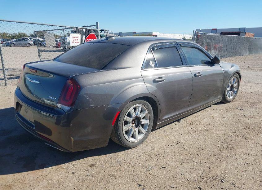 Photo 4 of 2019 Chrysler 300 TOURING (VIN 2C3CCAAG2KH609891)