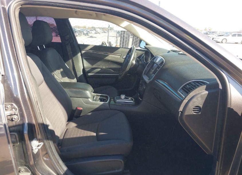 Photo 5 of 2019 Chrysler 300 TOURING (VIN 2C3CCAAG2KH609891)