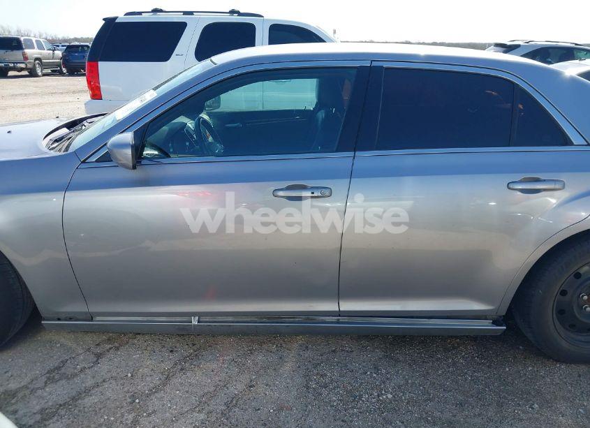 Photo 14 of 2013 Chrysler 300 MOTOWN (VIN 2C3CCAAG3DH572272)