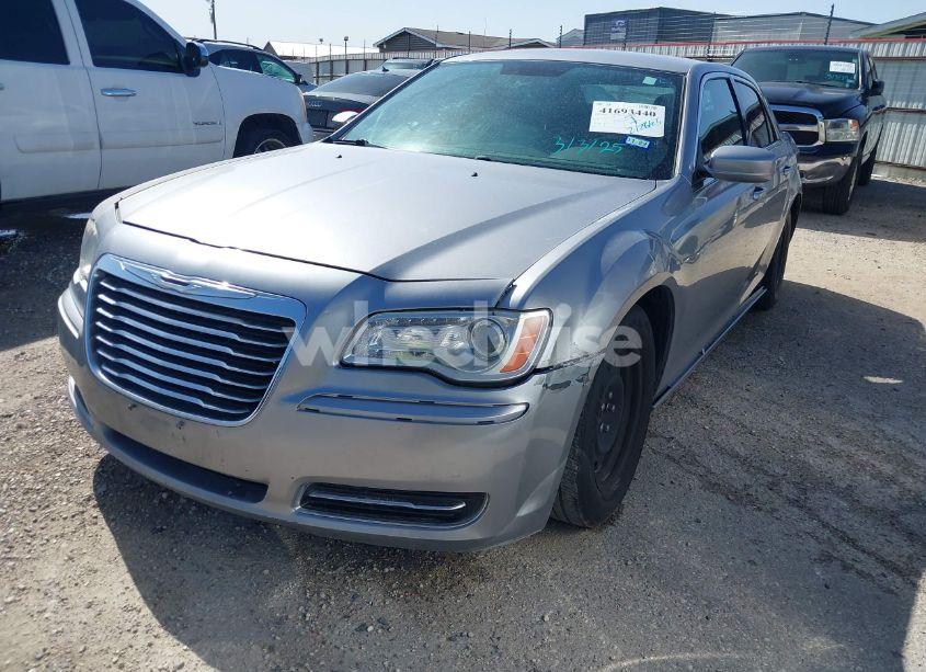 Photo 2 of 2013 Chrysler 300 MOTOWN (VIN 2C3CCAAG3DH572272)
