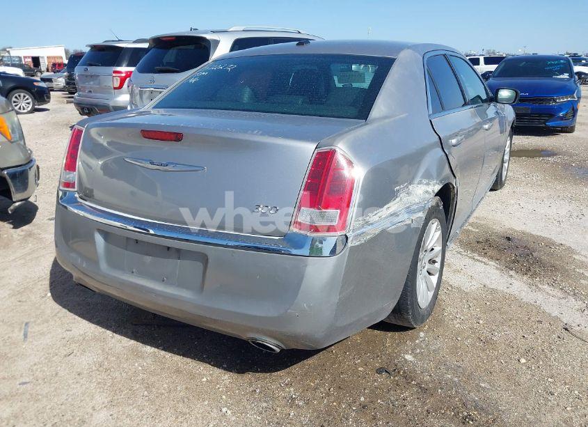 Photo 4 of 2013 Chrysler 300 MOTOWN (VIN 2C3CCAAG3DH572272)
