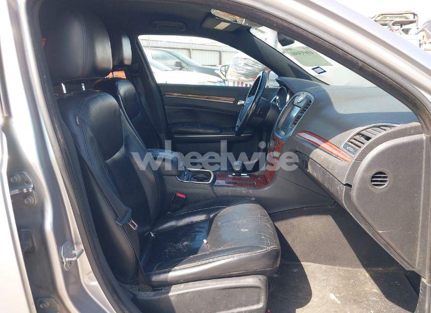 Photo 5 of 2013 Chrysler 300 MOTOWN (VIN 2C3CCAAG3DH572272)