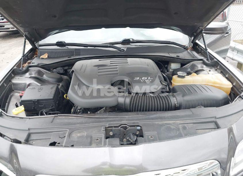 Photo 10 of 2013 Chrysler 300 MOTOWN (VIN 2C3CCAAG3DH626914)