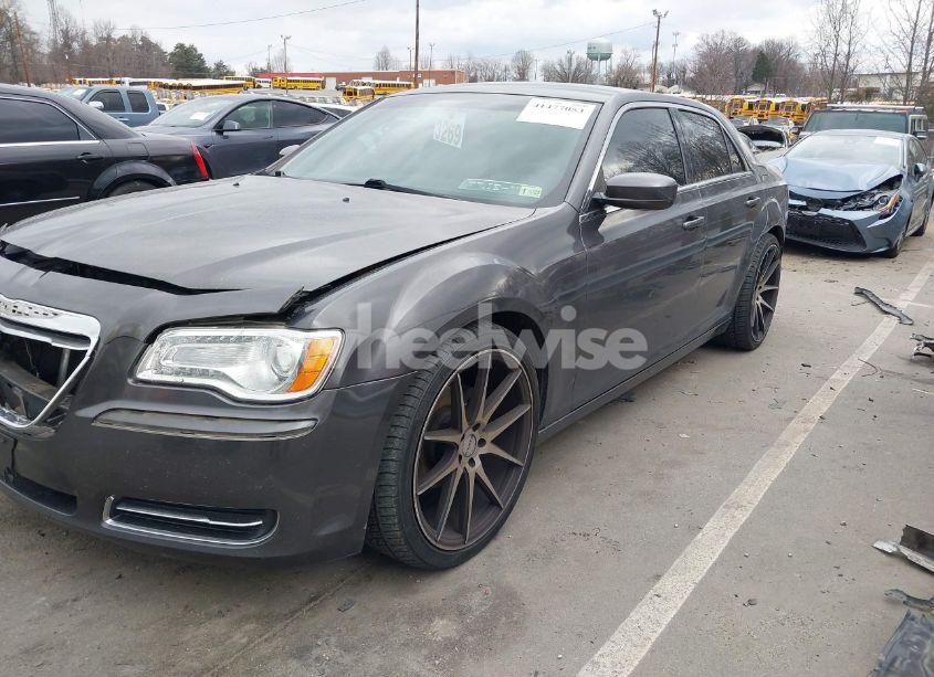 Photo 2 of 2013 Chrysler 300 MOTOWN (VIN 2C3CCAAG3DH626914)