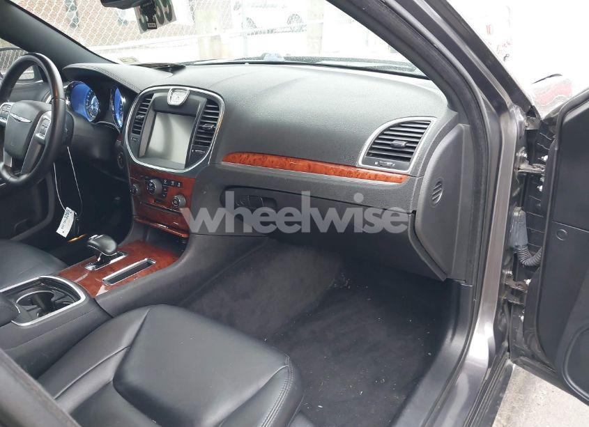 Photo 5 of 2013 Chrysler 300 MOTOWN (VIN 2C3CCAAG3DH626914)