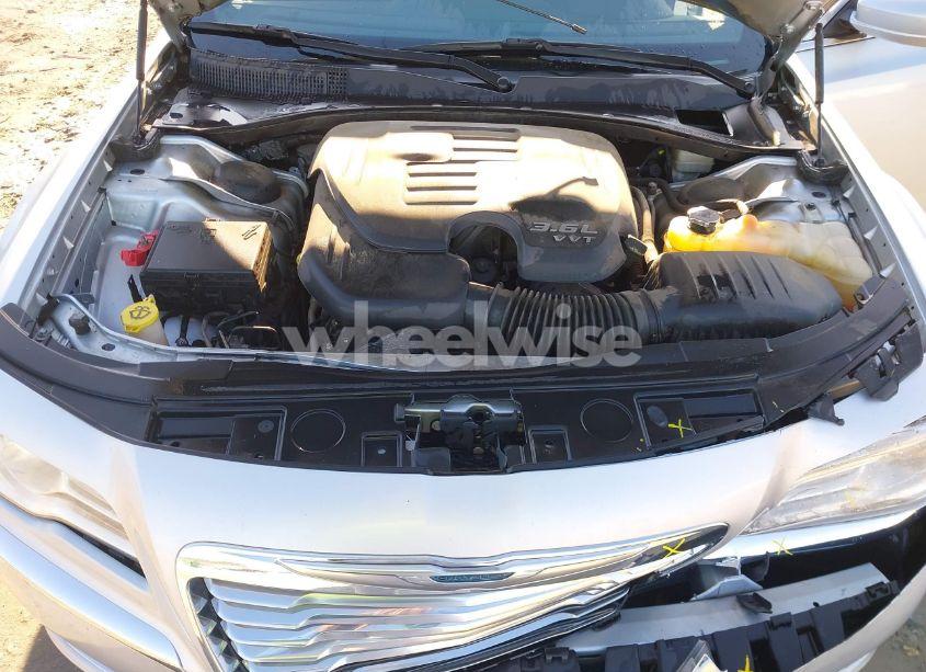 Photo 10 of 2013 Chrysler 300 MOTOWN (VIN 2C3CCAAG3DH703538)