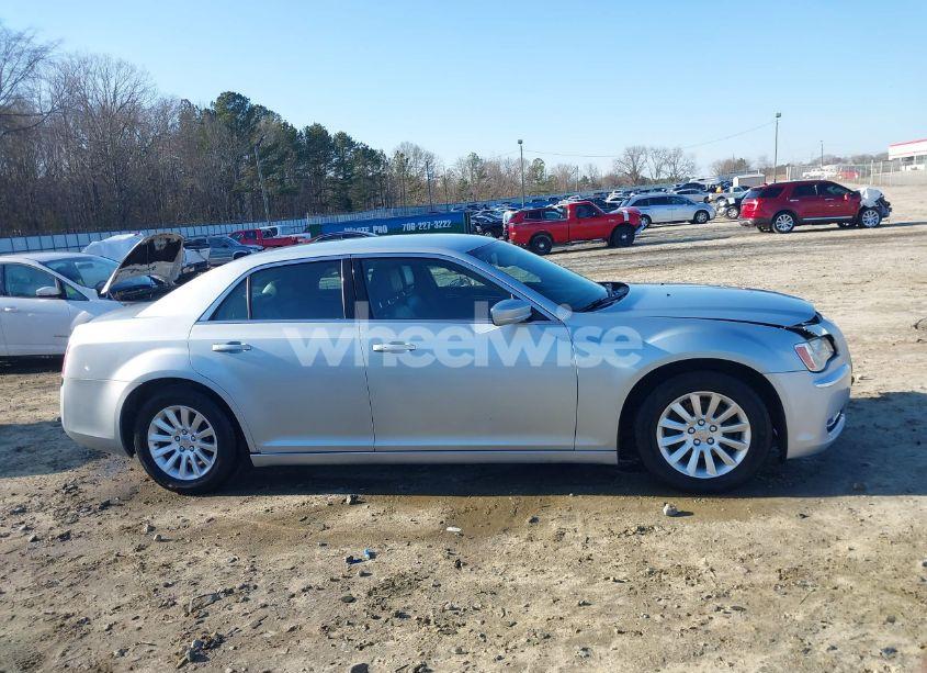 Photo 13 of 2013 Chrysler 300 MOTOWN (VIN 2C3CCAAG3DH703538)