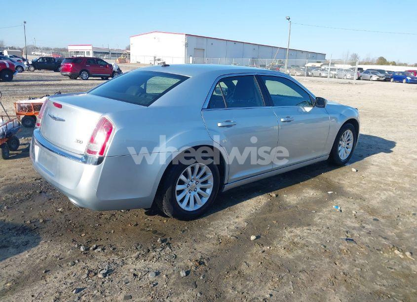 Photo 4 of 2013 Chrysler 300 MOTOWN (VIN 2C3CCAAG3DH703538)