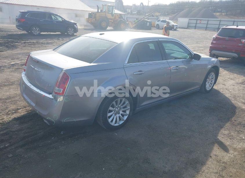 Photo 4 of 2014 Chrysler 300 (VIN 2C3CCAAG3EH136426)