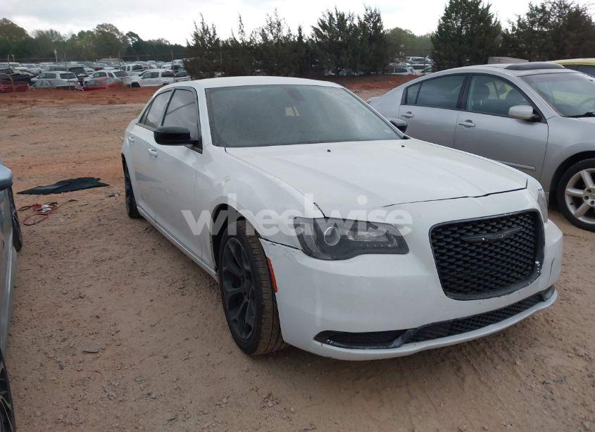 2019 Chrysler 300 TOURING (VIN 2C3CCAAG3KH746211) main photo