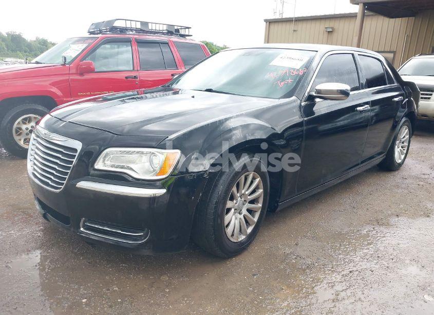 Photo 2 of 2013 Chrysler 300 MOTOWN (VIN 2C3CCAAG4DH557991)