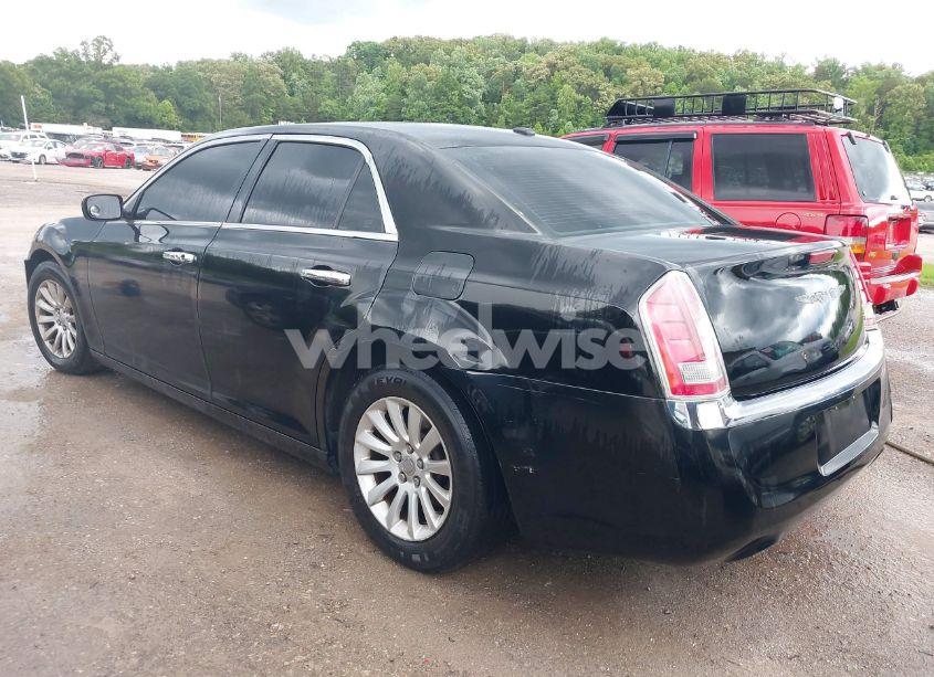 Photo 3 of 2013 Chrysler 300 MOTOWN (VIN 2C3CCAAG4DH557991)