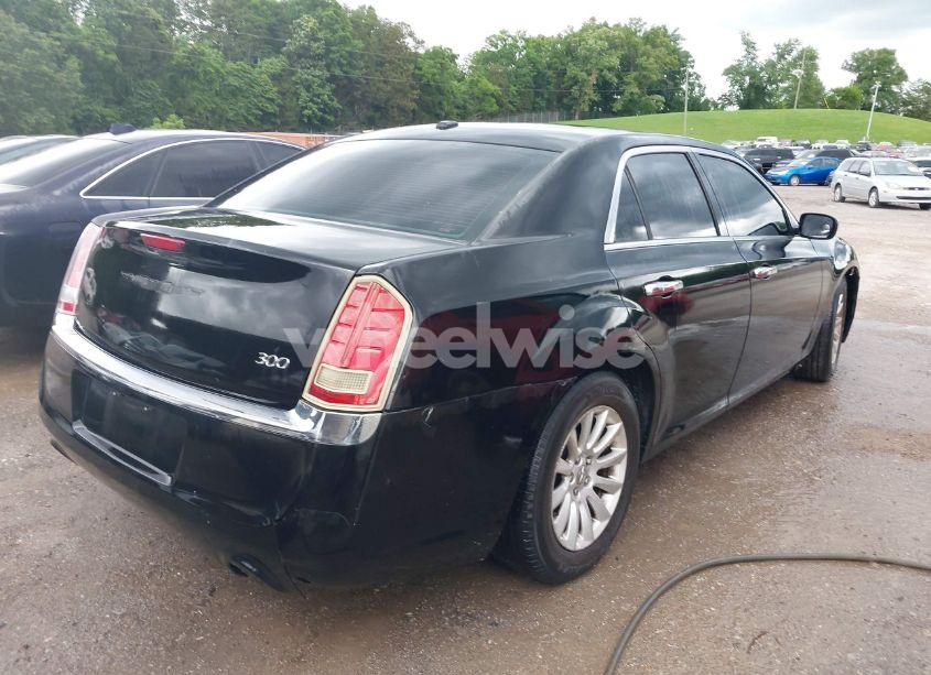 Photo 4 of 2013 Chrysler 300 MOTOWN (VIN 2C3CCAAG4DH557991)