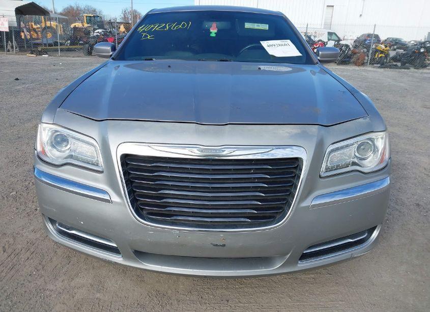 Photo 10 of 2013 Chrysler 300 MOTOWN (VIN 2C3CCAAG4DH572376)