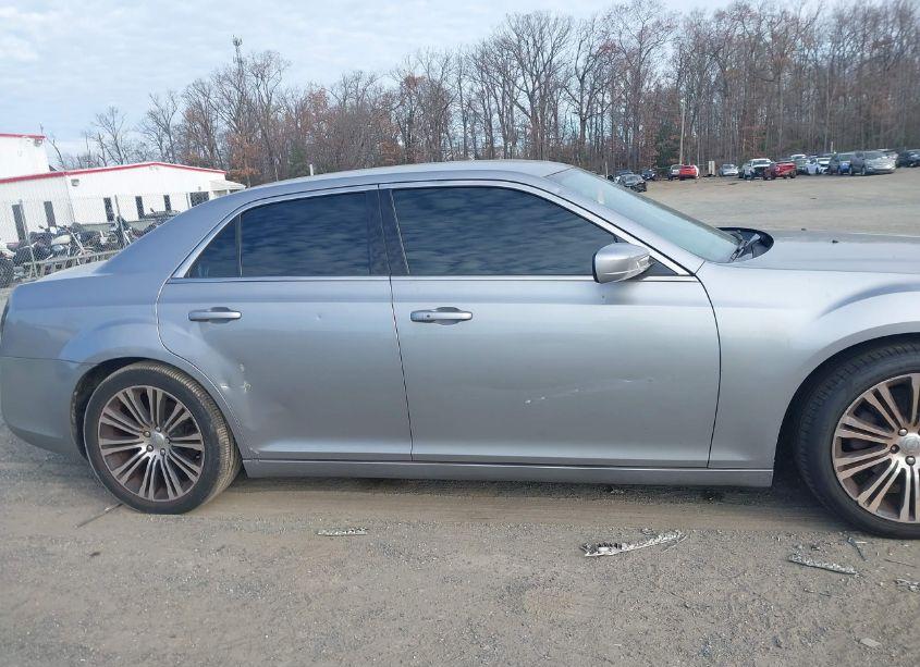 Photo 12 of 2013 Chrysler 300 MOTOWN (VIN 2C3CCAAG4DH572376)