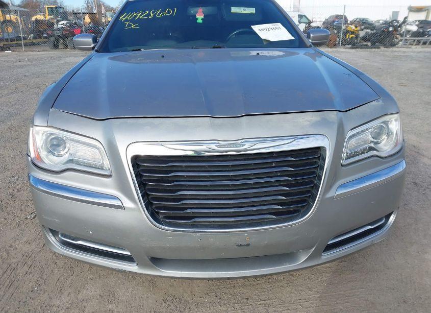 Photo 6 of 2013 Chrysler 300 MOTOWN (VIN 2C3CCAAG4DH572376)