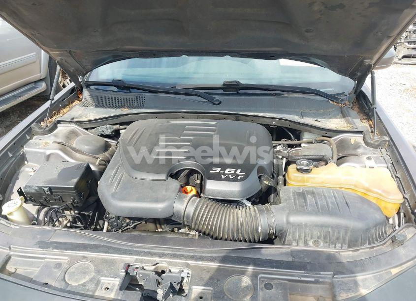 Photo 10 of 2013 Chrysler 300 MOTOWN (VIN 2C3CCAAG4DH588190)