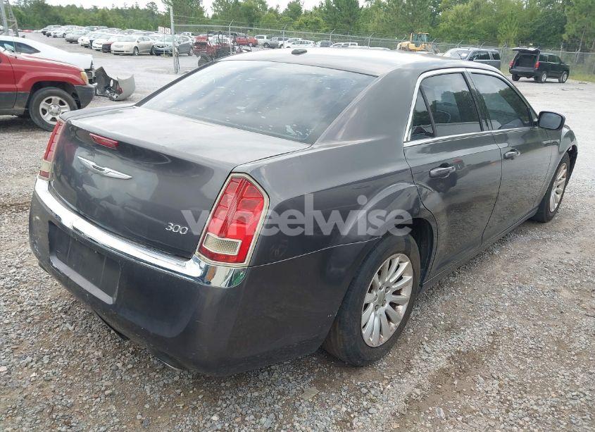 Photo 4 of 2013 Chrysler 300 MOTOWN (VIN 2C3CCAAG4DH588190)
