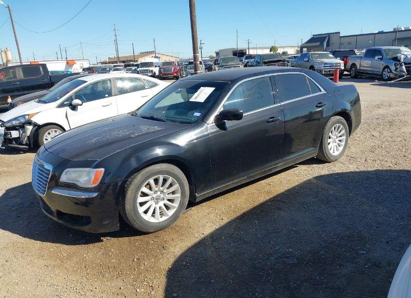 Photo 2 of 2013 Chrysler 300 MOTOWN (VIN 2C3CCAAG4DH613282)