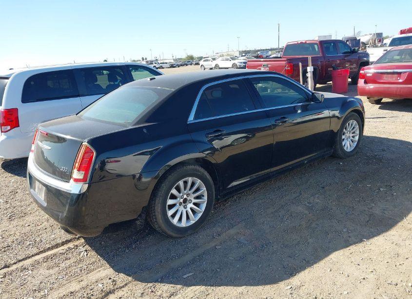 Photo 4 of 2013 Chrysler 300 MOTOWN (VIN 2C3CCAAG4DH613282)