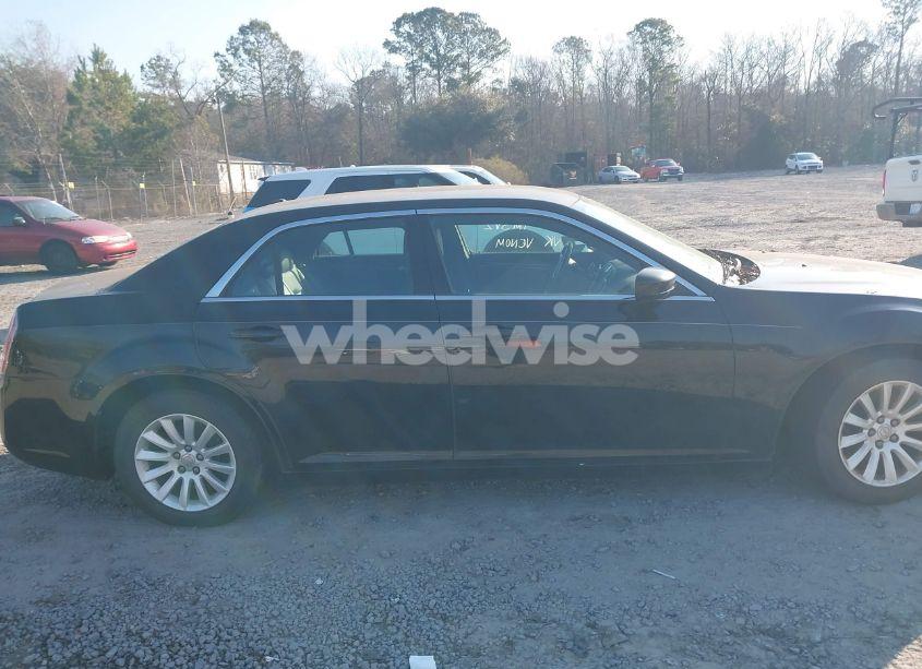 Photo 13 of 2013 Chrysler 300 MOTOWN (VIN 2C3CCAAG4DH632138)