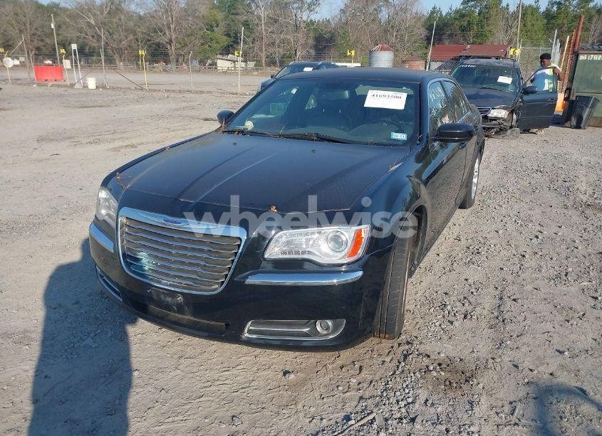 Photo 2 of 2013 Chrysler 300 MOTOWN (VIN 2C3CCAAG4DH632138)