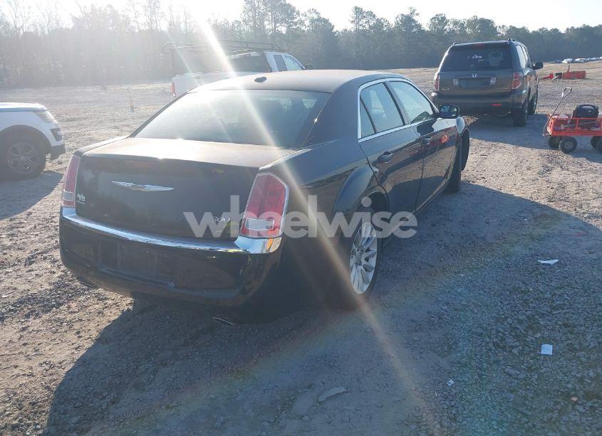 Photo 4 of 2013 Chrysler 300 MOTOWN (VIN 2C3CCAAG4DH632138)