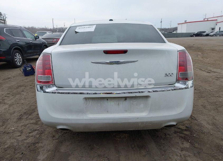 Photo 16 of 2014 Chrysler 300 (VIN 2C3CCAAG4EH288571)