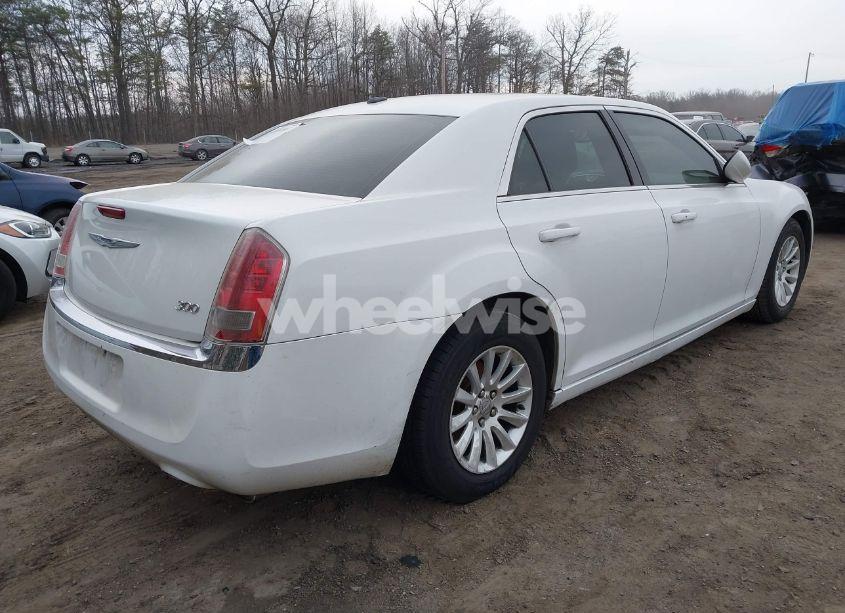 Photo 4 of 2014 Chrysler 300 (VIN 2C3CCAAG4EH288571)