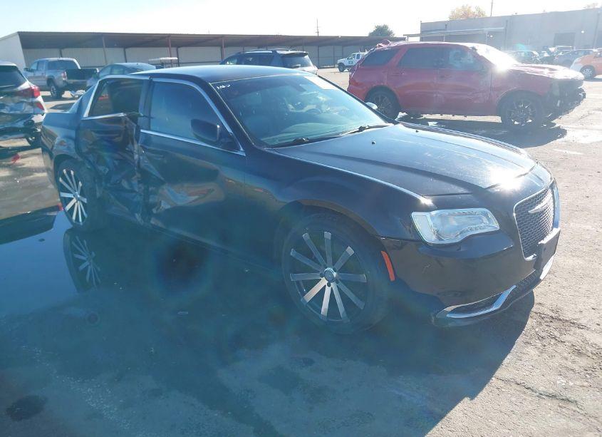 2015 Chrysler 300 LIMITED (VIN 2C3CCAAG4FH818149) main photo