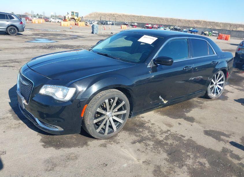 Photo 2 of 2015 Chrysler 300 LIMITED (VIN 2C3CCAAG4FH818149)