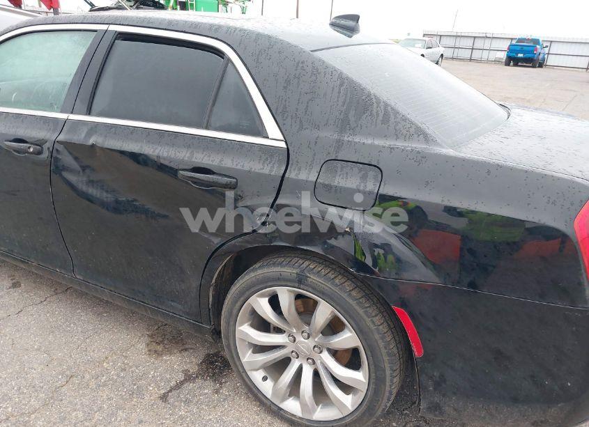 Photo 6 of 2015 Chrysler 300 LIMITED (VIN 2C3CCAAG4FH853922)