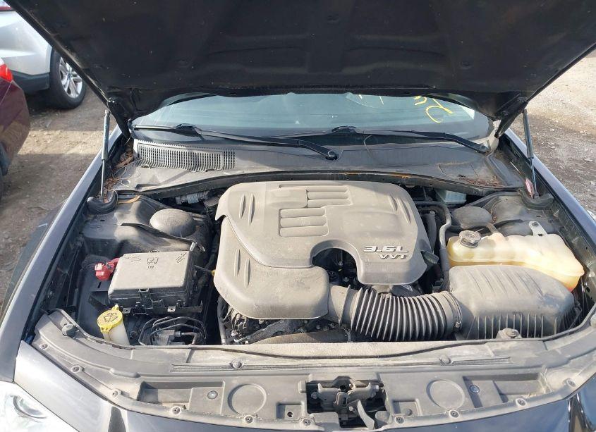 Photo 10 of 2019 Chrysler 300 TOURING (VIN 2C3CCAAG4KH601680)