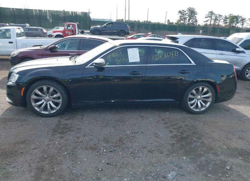 Photo 13 of 2019 Chrysler 300 TOURING (VIN 2C3CCAAG4KH601680)