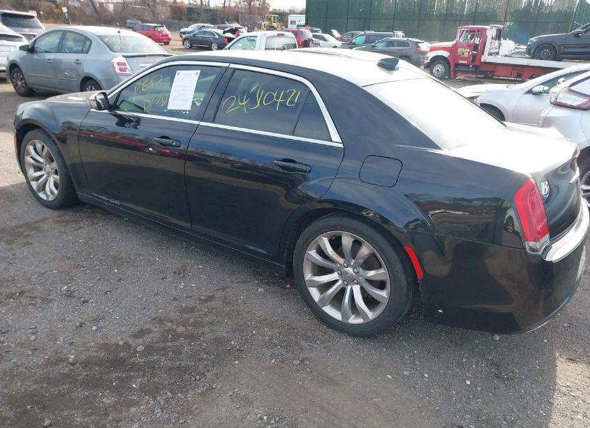 Photo 3 of 2019 Chrysler 300 TOURING (VIN 2C3CCAAG4KH601680)