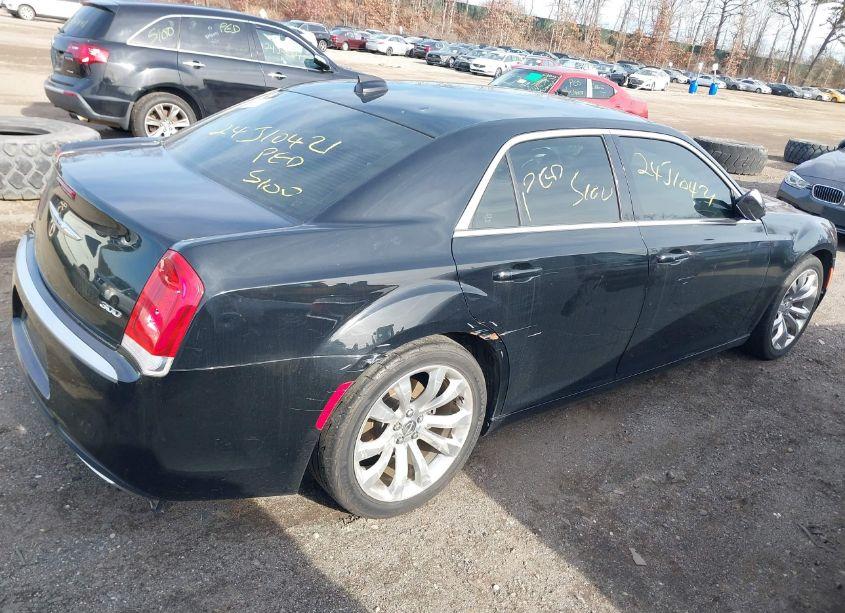 Photo 4 of 2019 Chrysler 300 TOURING (VIN 2C3CCAAG4KH601680)