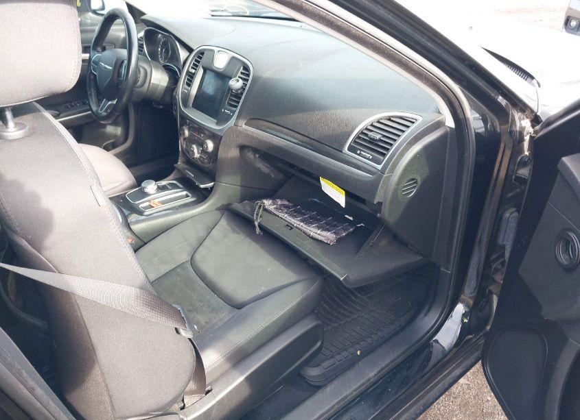 Photo 5 of 2019 Chrysler 300 TOURING (VIN 2C3CCAAG4KH601680)