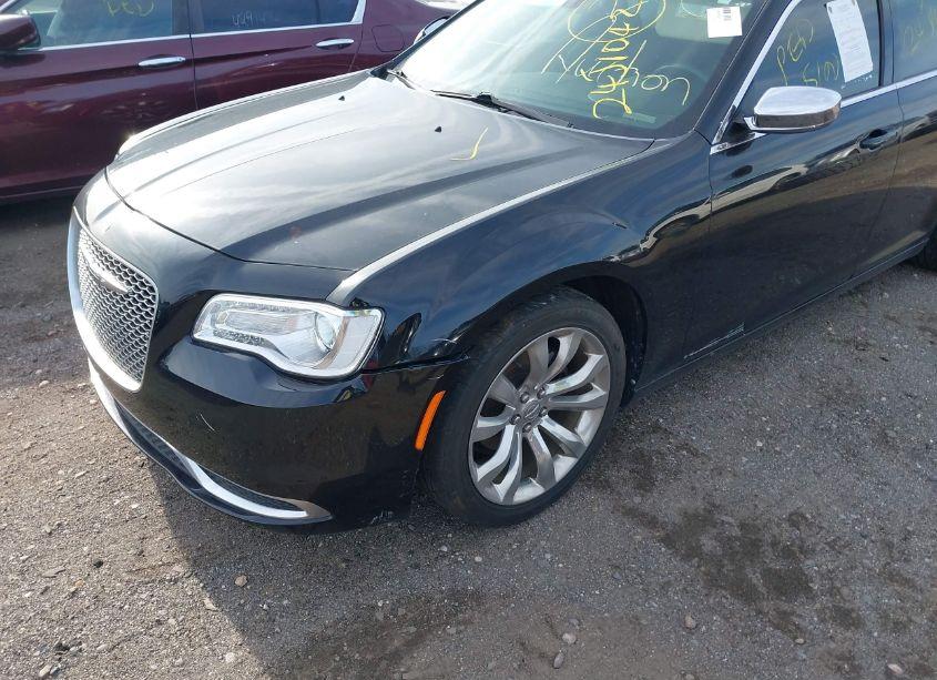 Photo 6 of 2019 Chrysler 300 TOURING (VIN 2C3CCAAG4KH601680)