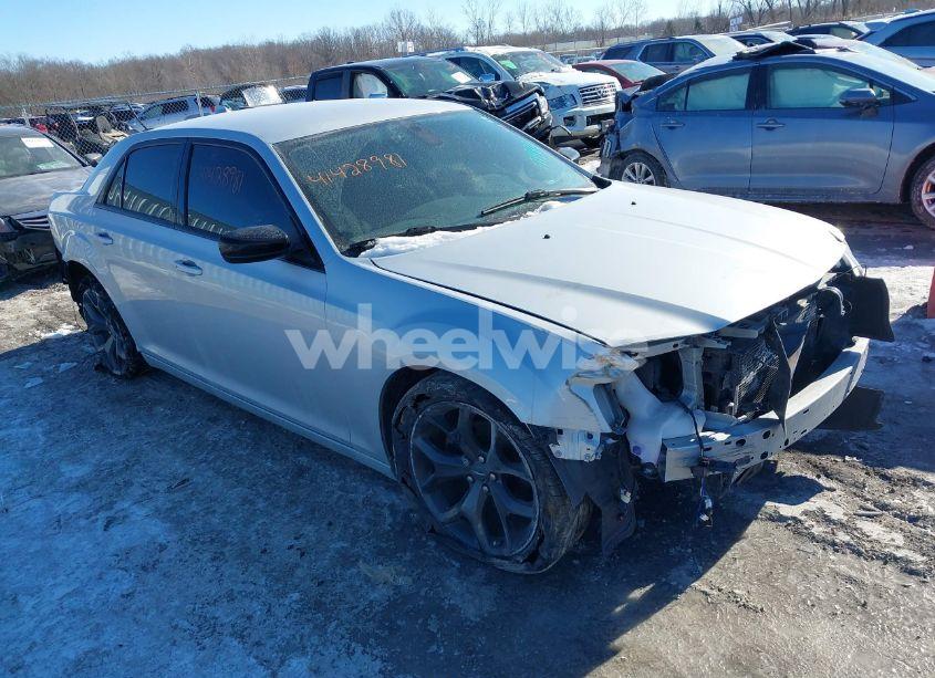 2020 Chrysler 300 TOURING (VIN 2C3CCAAG4LH171988) main photo