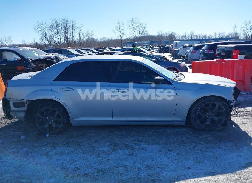 Photo 14 of 2020 Chrysler 300 TOURING (VIN 2C3CCAAG4LH171988)