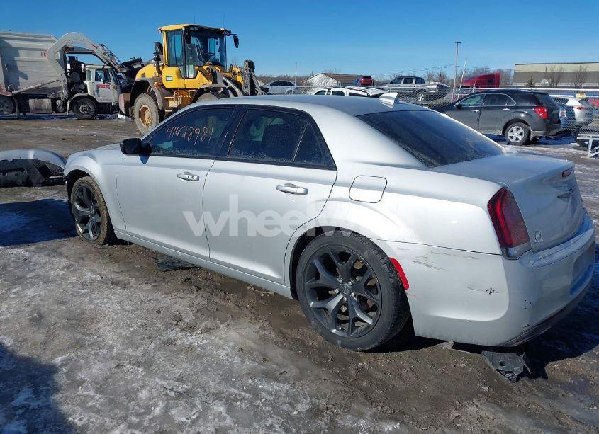 Photo 3 of 2020 Chrysler 300 TOURING (VIN 2C3CCAAG4LH171988)