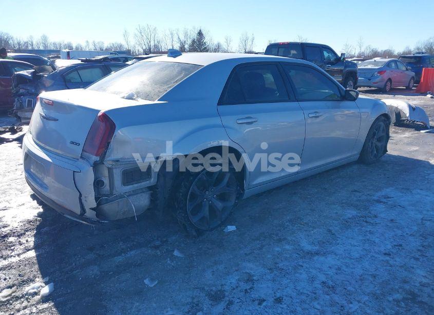 Photo 4 of 2020 Chrysler 300 TOURING (VIN 2C3CCAAG4LH171988)