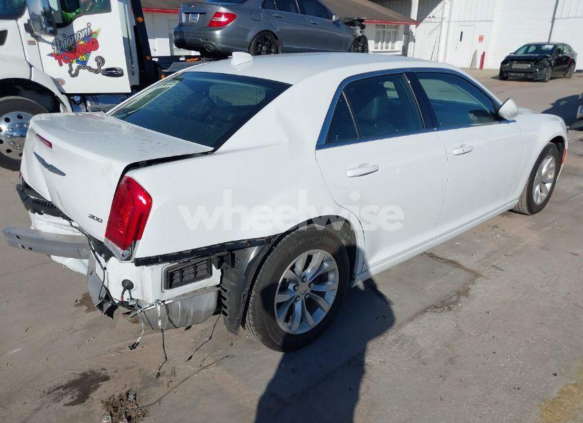 Photo 4 of 2023 Chrysler 300 TOURING (VIN 2C3CCAAG4PH524459)