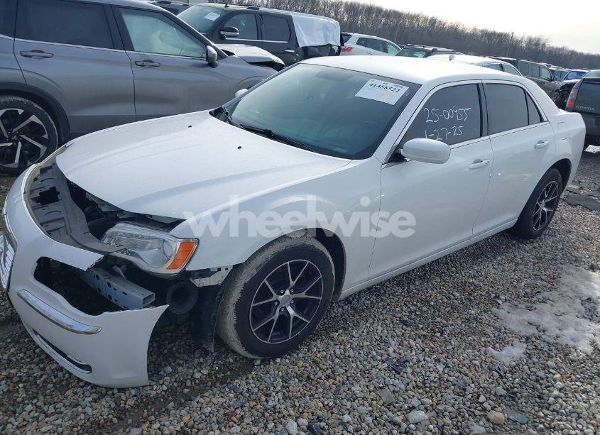 Photo 2 of 2012 Chrysler 300 (VIN 2C3CCAAG5CH104784)
