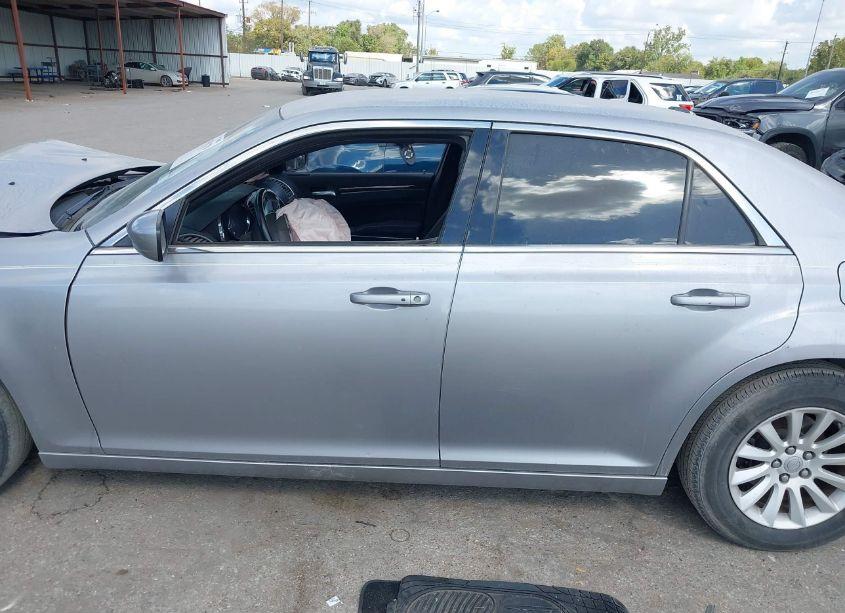 Photo 14 of 2013 Chrysler 300 MOTOWN (VIN 2C3CCAAG5DH561208)